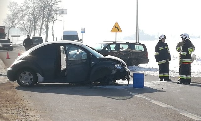 Do groźnego wypadku doszło w czwartek (7 lutego) po godzinie 10 w miejscowości Radzyń Wybudowanie w powiecie grudziądzkim. Więcej na kolejnych zdjęciach >>>>>Flesz - wypadki drogowe. Jak udzielić pierwszej pomocy?