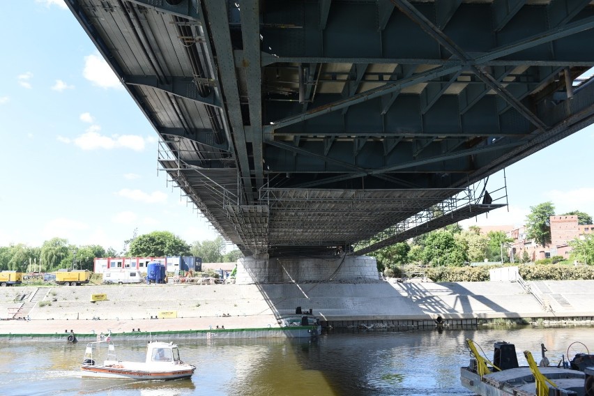 Toruń. Trwa remont mostu im. Józefa Piłsudskiego. Na jakim...