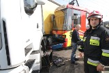 Wrocław: Wypadek tramwaju na Legnickiej. Zderzył się z tirem [NOWE ZDJĘCIA]