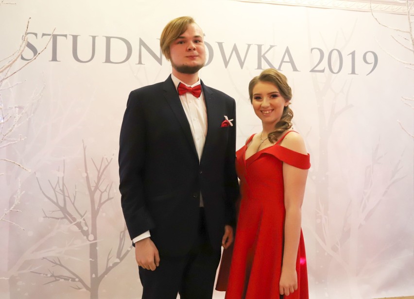 Studniówka 2019.  II Liceum imienia Marii Konopnickiej w Radomiu wspaniale bawiło się w restauracji "U Grubego"