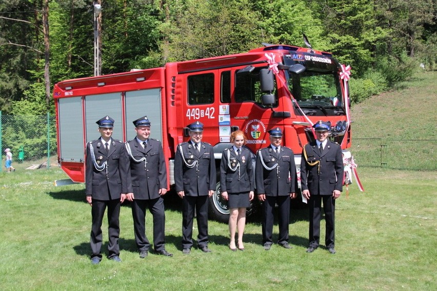 Dąbrowa Górnicza: Dzień Strażaka. OSP w Okradzionowie dostała nowy wóz bojowy ZDJĘCIA 