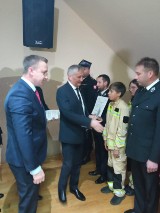 Młodzi strażacy z powiatu pińczowskiego z dofinansowaniem. Promesy wręczono w Pawłowicach. Zobaczcie zdjęcia