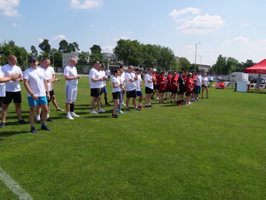 Na obiektach Podkarpackiego Centrum Piłki Nożnej w Stalowej Woli odbył się Turniej Samorządowców. Zobacz zdjęcia