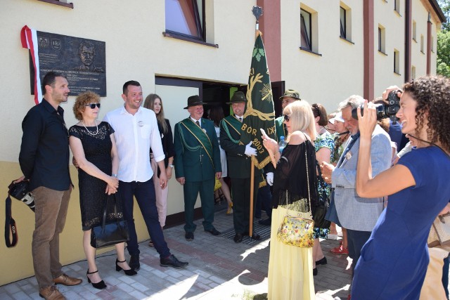 W murach I LO im. Braci Śniadeckich spotkali się absolwenci wielu roczników, w tym najstarsi, którzy maturę zdali w roku 1954. Okazja była szczególna: 95-lecie placówki. Równocześnie odsłonięto tablicę upamiętniającą fakt nadania przyszkolnemu kompleksowi sportowemu imienia Michała Joachimowskiego.