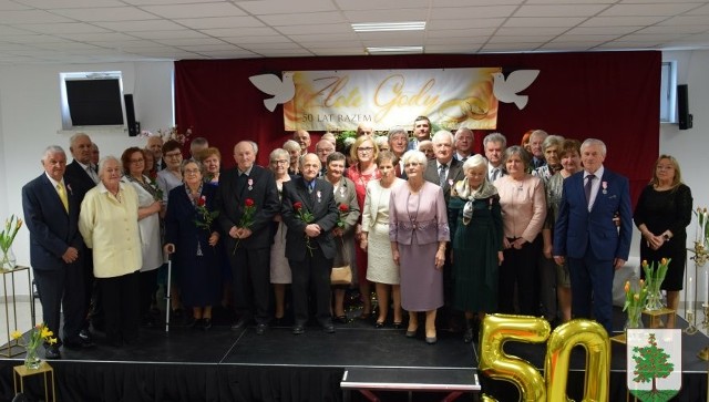 W Samorządowym Centrum Kultury w Obrazowie odbyła się  uroczystość odznaczenia medalami „ Za długoletnie pożycie małżeńskie”. Złote Gody obchodziło 31 par małżeńskich.