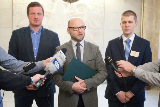 Robert Linkiewicz ( z prawej) został nowym dyrektorem Wydziału Komunikacji w Urzędzie Miejskim w Słupsku