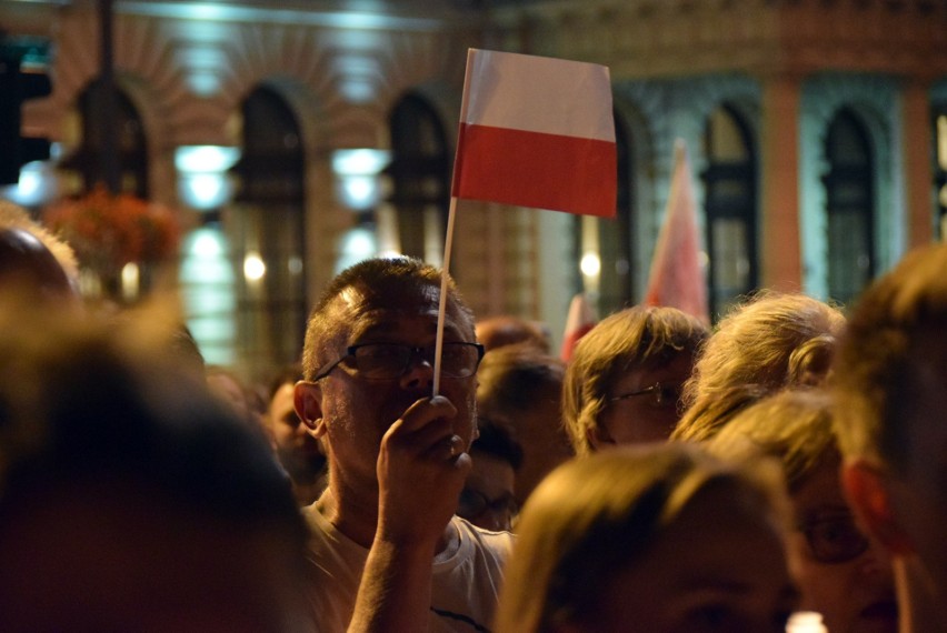 Kolejny "Łańcuch światła" w Lublinie. Protestowało około tysiąca osób [ZDJĘCIA]