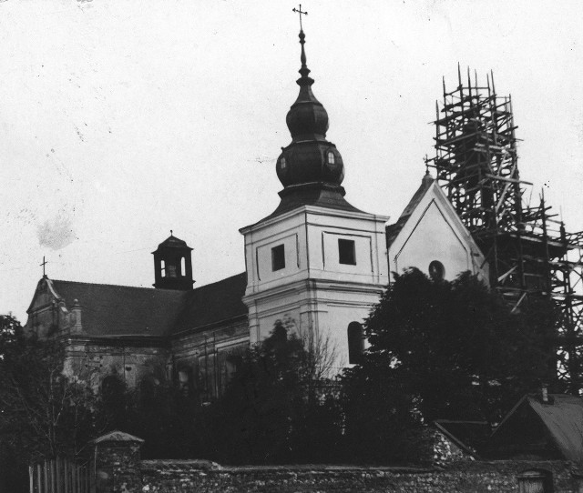 Mstów na starych zdjęciach. Warowne mury klasztoru budzą podziw do dzisiaj