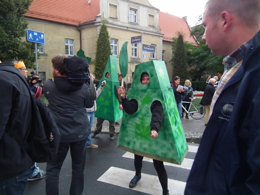 Happening w Poznaniu: Anarchiści przeciwko zabudowie klinów...