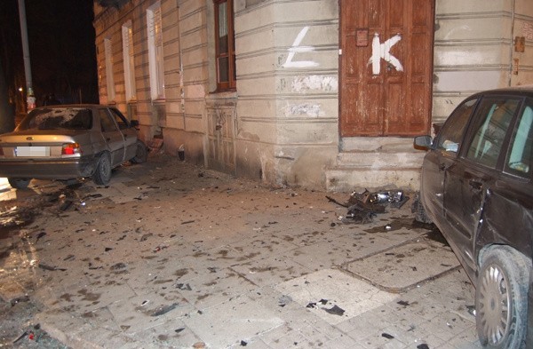 Wypadek przy ul. Strzelców Kaniowskich. Dwa auta wjechały w mur! [nowe fakty, zdjęcia]