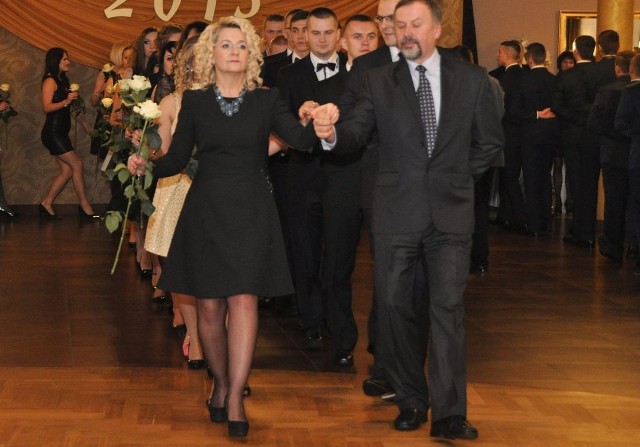 Poloneza tradycyjnie poprowadzi dyrektor Beata Jakubowska z mężem Krzysztofem nauczycielem przedmiotów zawodowych.