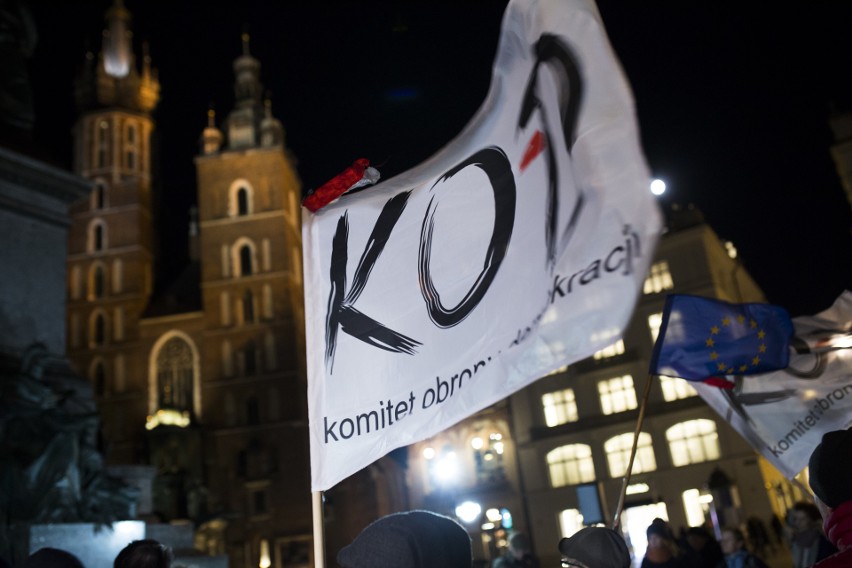 Kraków. Manifestacja KOD: Prawo do sądów - prawo do Europy [ZDJĘCIA]
