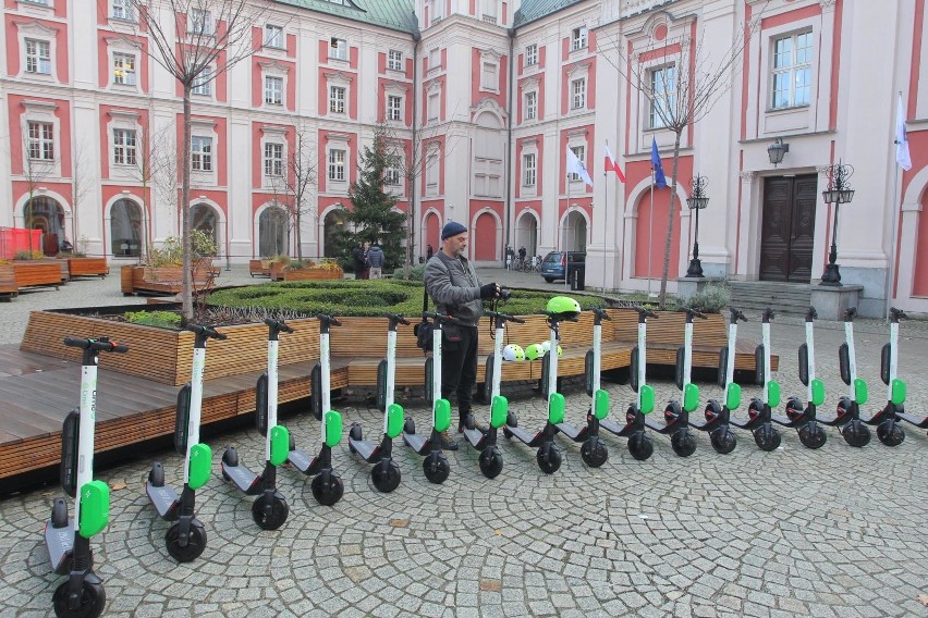 Elektryczne hulajnogi Lime można wypożyczać w Poznaniu od...