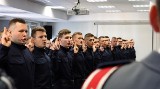 Uroczyste ślubowanie nowych policjantów garnizonu mazowieckiego w Radomiu. Rotę złożyło 73 funkcjonariuszy. Zobacz zdjęcia
