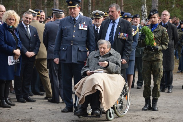 Charles Clark jeden z nielicznych żyjących jeńców Stalagu Luft 3 na uroczystość przyjechał z Wielkiej Brytanii.