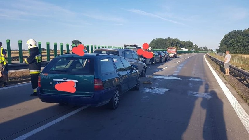 Karambol na autostradzie. Zderzyło się siedem samochodów