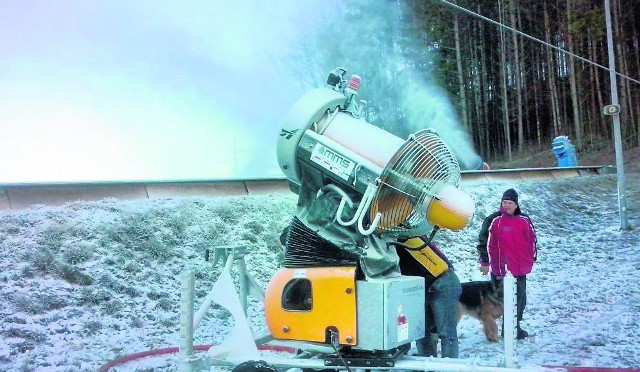 W Szelmencie liczą straty. Nie ma mrozu, nie ma narciarzy.W Szelmencie jest biało. Ale szusować wciąż nie można