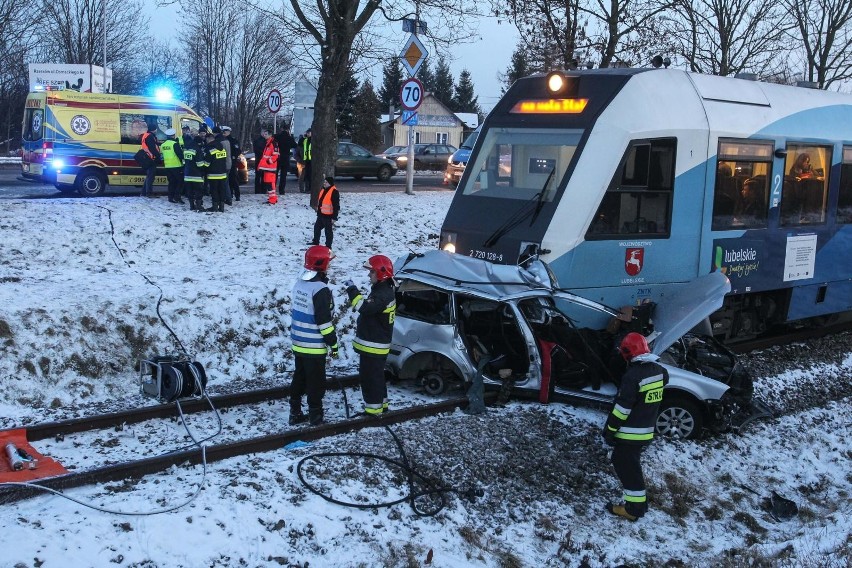 Tragedia na przejeździe kolejowym przy ul. Warszawskiej w...