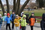 Światowy Dzień Ziemi w Suwałkach. Dzieci wzięły udział w zarybianiu Czarnej Hańczy