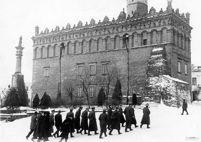 Niemcy w okupowanym Sandomierzu.