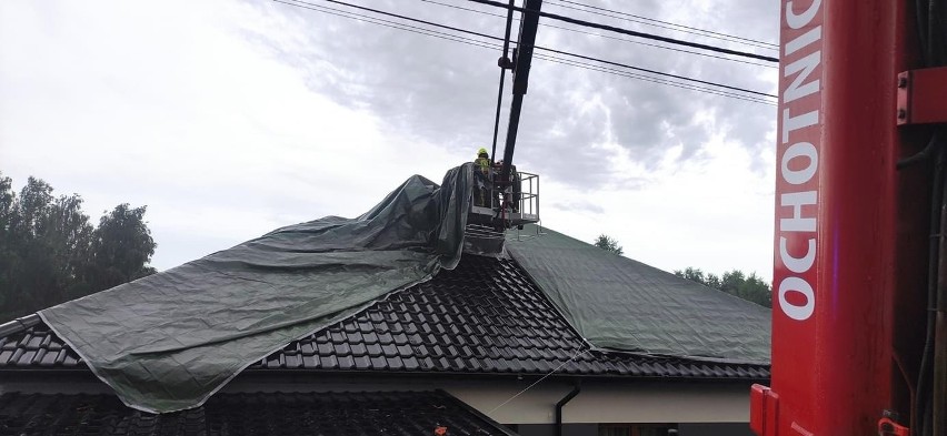 Potężne burze i gradobicie na Śląsku: 640 interwencji strażaków, uszkodzone 154 dachy. Armagedon w powiatach będzińskim i gliwickim