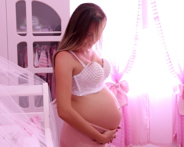 Wstrząsający trend na Instagramie! Uczennice podstawówki z dumą prezentują ciążowe brzuchy. To się w głowie nie mieści!