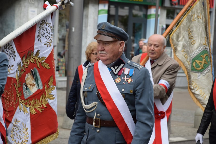 Święto Narodowe Konstytucji 3 Maja w Gdyni. Złożenie wieńców i salut świąteczny [zdjęcia]