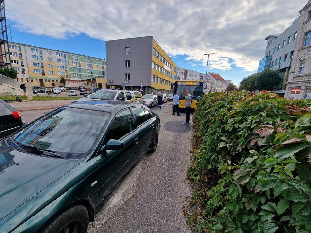 W Koszalinie doszło do zderzenia auta osobowego z autobusem MZK