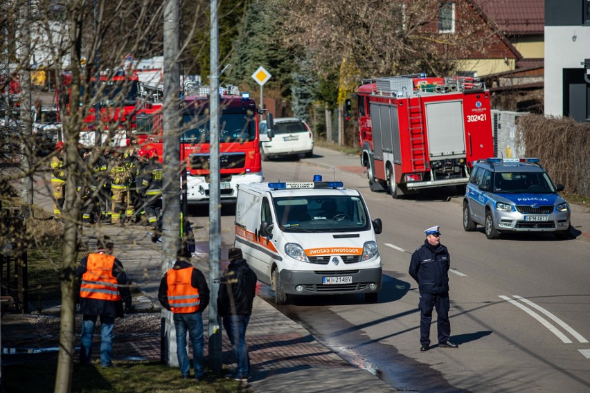 Białystok. Wypadek przy ul. Traugutta. Ciężarówka wjechała w skrzynkę gazową. Potrzebna była ewakuacja mieszkańców [ZDJĘCIA]