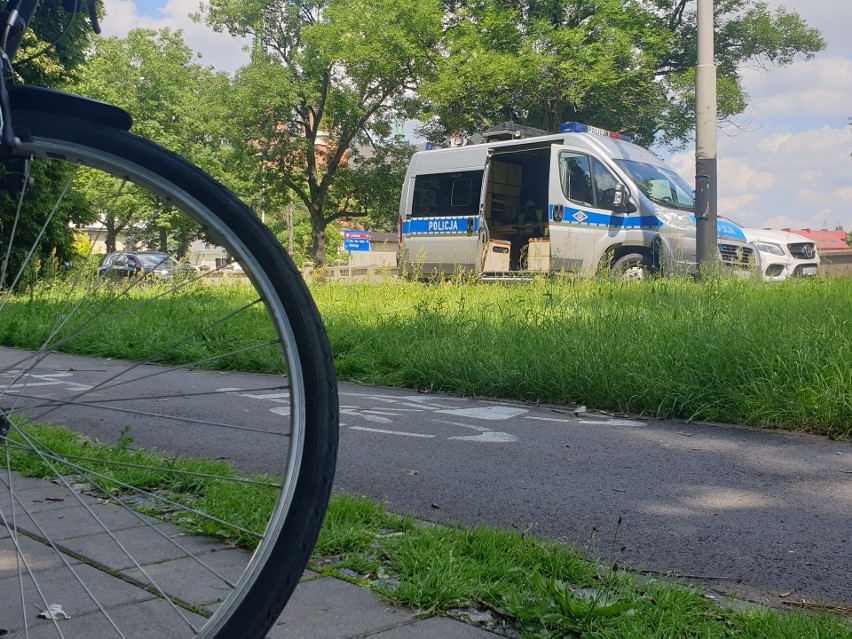 Zderzenie cyklistów na ścieżce rowerowej przy Stawach Jana