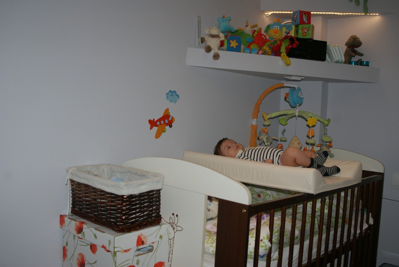 Kącik dla niemowlęcia - jak urządzić go w sypialni rodziców | RegioDom