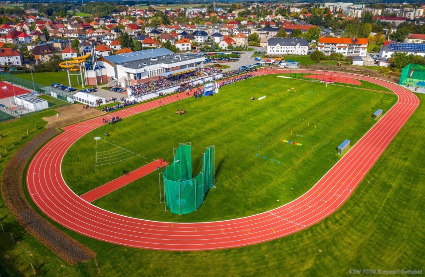 Stadion miejski w Oleśnie - zdjęcia z drona.