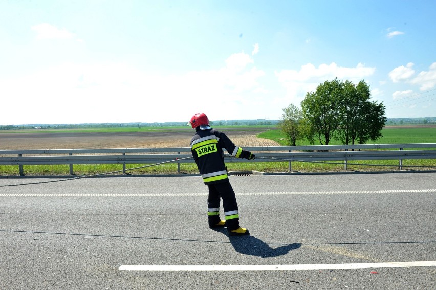 Wypadek na autostradzie w Świlczy. Autobus wjechał w toyotę 