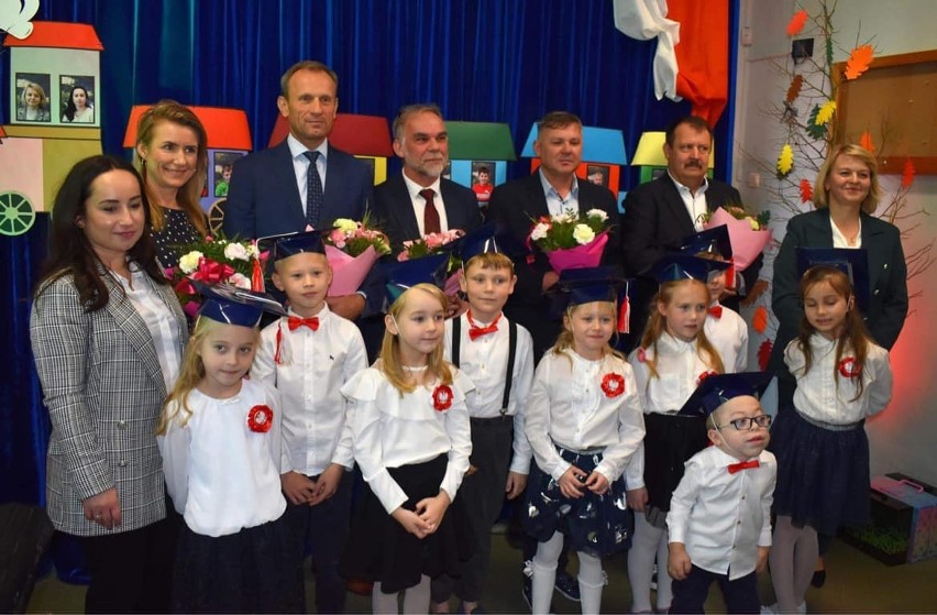 Dzieciaki ze Szkoły Podstawowej w Micigoździe, w gminie Piekoszów, są już pełnoprawnymi uczniami. Ślubowanie było bardzo uroczyste. Zdjęcia