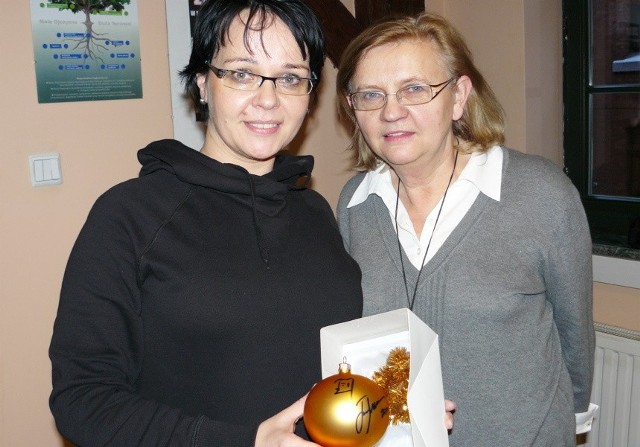 Małgorzata Całbecka (z prawej) i Agnieszka Korzeniewska namawiają do licytacji