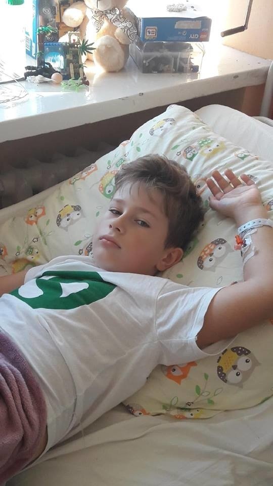 Obecnie chłopiec przechodzi siódmy z ośmiu planowanych cykli chemioterapii w Centrum Zdrowia Dziecka w Warszawie. Po nowym roku przewidziana jest operacja usunięcia guza, następnie przeszczep szpiku i radioterapia.