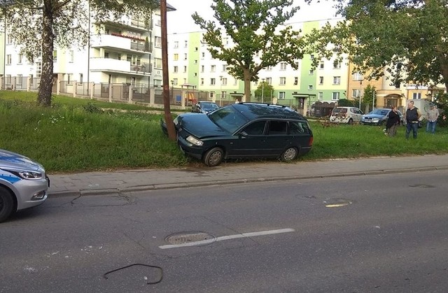 W piątek popołudniu strażacy otrzymali informację o wypadku na ulicy Bohaterów Monte Cassino w Białymstoku Zdjęcie pochodzi z fanpejdża Kolizyjne Podlasie