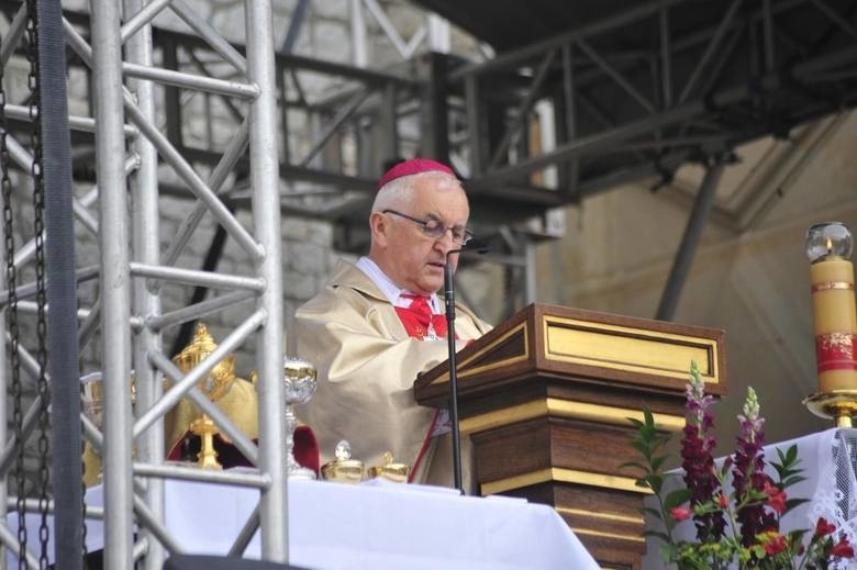 "Po powrocie z KUL pracował w Kurii jako sekretarz Synodu...