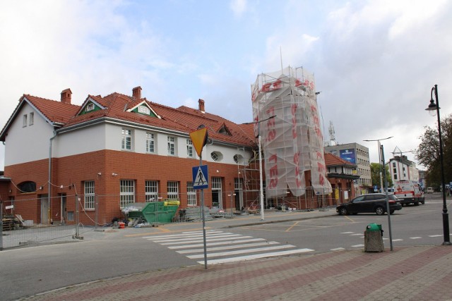 Zabytkowy dworzec w Kołobrzegu jest gruntownie modernizowany.