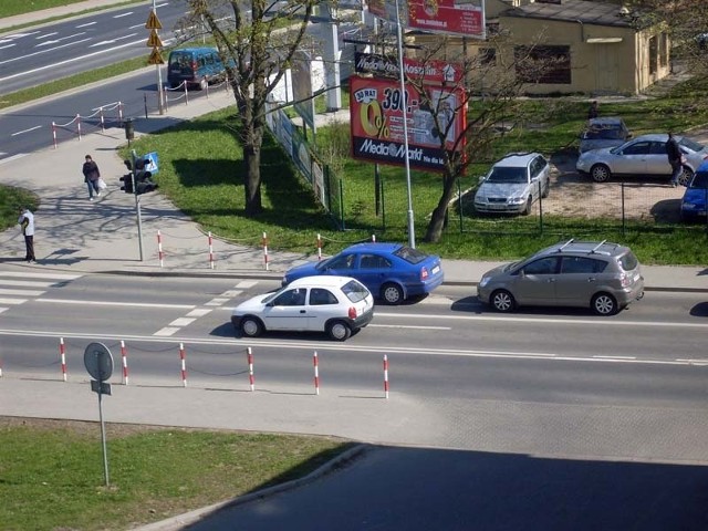 Budzący wątpliwości wśród kierowców wyjazd na remontowaną ul. Niepodległości w Koszalinie. 