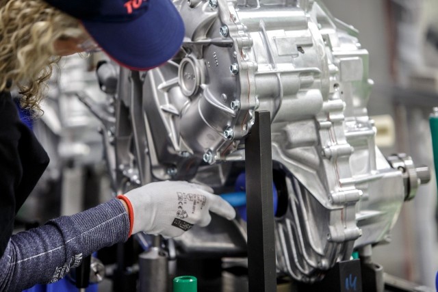 Toyota rozpoczyna produkcję przekładni do napędu hybrydowego 4. generacji w fabryce Toyota Motor Manufacturing Poland (TMMP) w Wałbrzychu. TMMP jest pierwszym zakładem poza Azją, w którym produkowane są komponenty do układów hybrydowych.Fot. Toyota