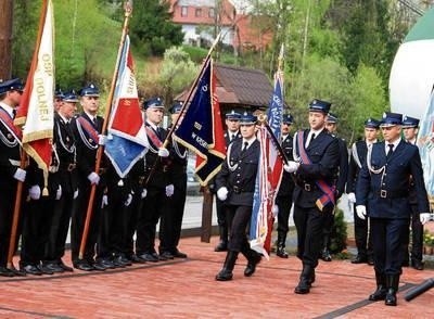 Przemarsz strażackich pocztów sztandarowych w Lubomierzu FOT. ARCHIWUM