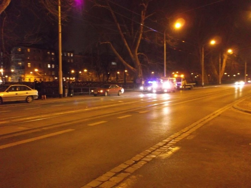 Wrocław: Zderzenie trzech samochodów osobowych na Podwalu. Ucierpiało dziecko [FOTO]