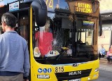 Wypadek w Chorzowie. Mężczyzna nagle wbiegł przed autobus. Ranni są pasażerowie