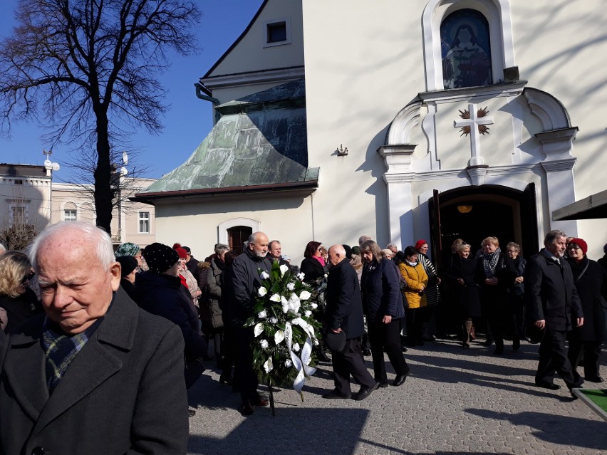Tłumy mieszkańców Wołczyna żegnały ojca Czesława Wronę, który zmarł w ubiegły piątek. Zakonnik był związany z miastem 31 lat