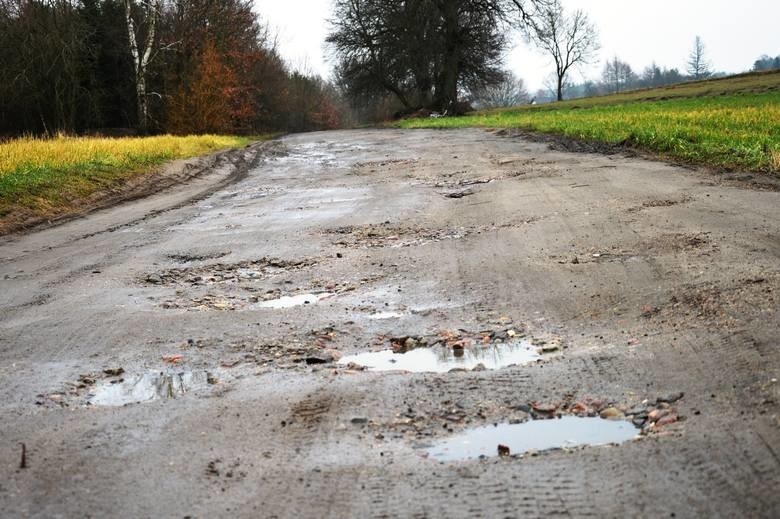 Wójt Borzytuchomia wstrzymuje remonty dróg. Wszystko przez koronawirusa (zdjęcia)