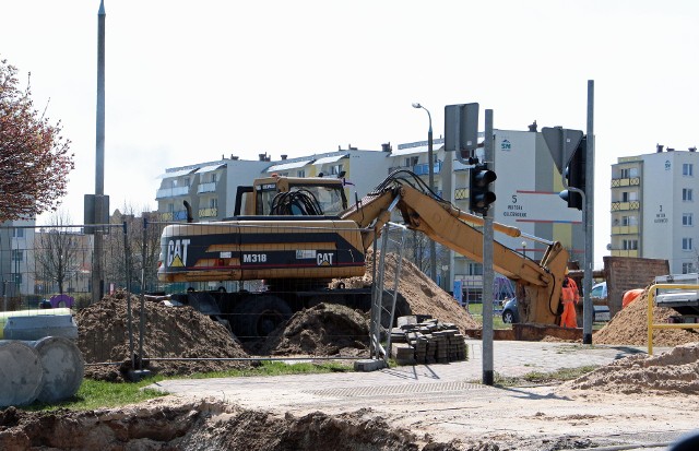 Kierowcy muszą liczyć się z dodatkowym utrudnieniem: zamknięciem zjazdu z ul. Konstytucji 3 Maja w ul. Rakowskiego. To problem dla kierowców z Nowego Rządza.