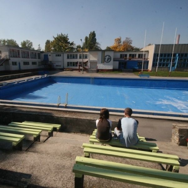 W basenie Tęcza przy ulicy Zagnańskiej w Kielcach możemy już nie popływać, bo prezydent chce sprzedać teren pod budowę hotelu.