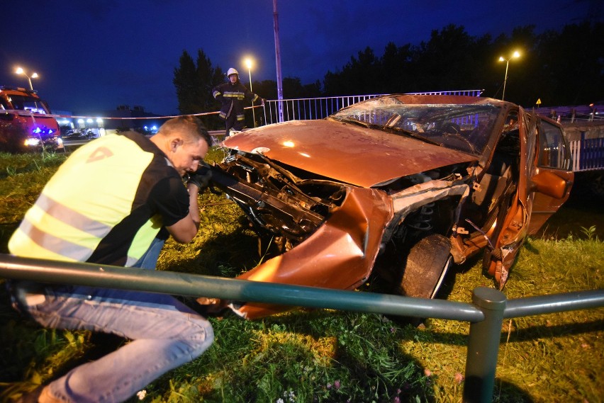 Samochód spadł z wiaduktu w ciągu DK86 w Katowicach