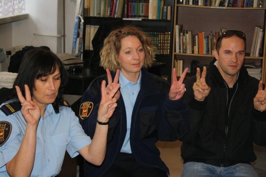 Lekcja języka migowego dla policjantów i strażników...